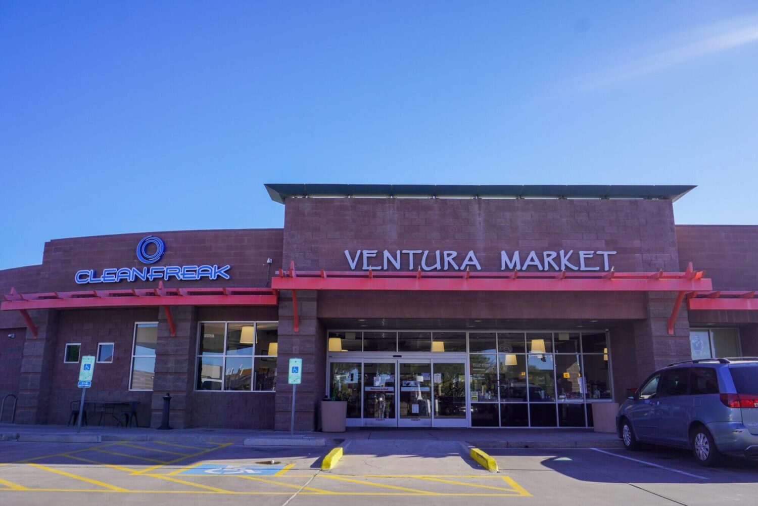 Convenience Store Design Outside view of Ventura Market